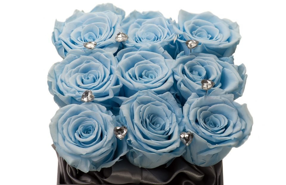 Blue-infinity-roses-in-a-box