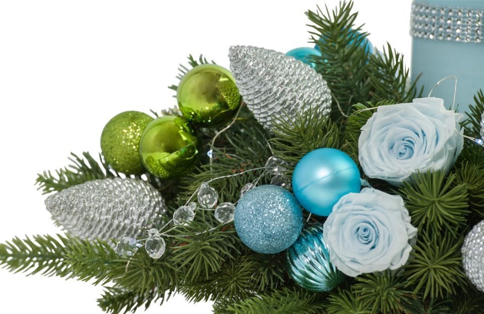 Blue-Christmas-Table-Centerpiece