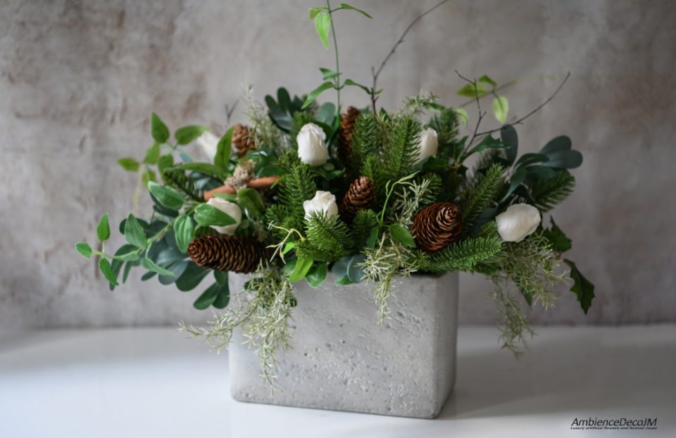 Christmas arrangement for dining table