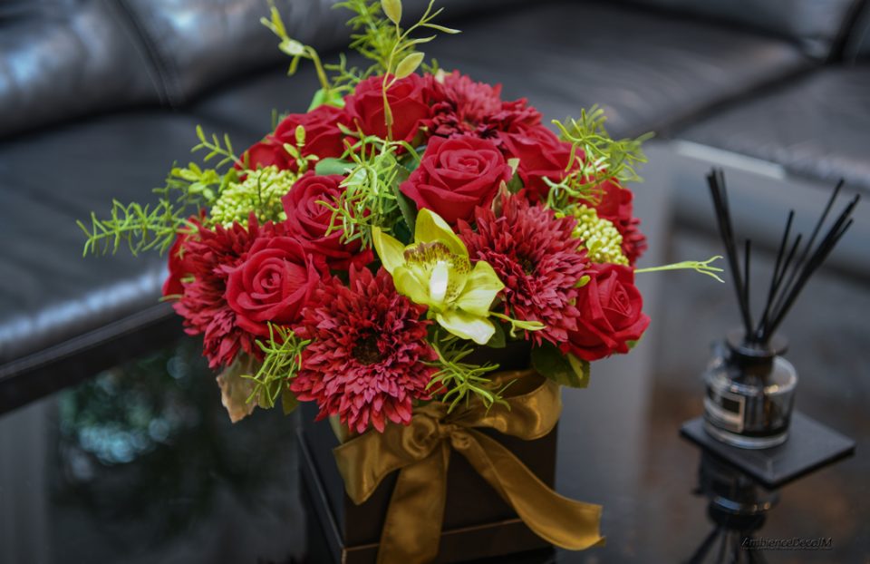 Red flower bouquet in a box