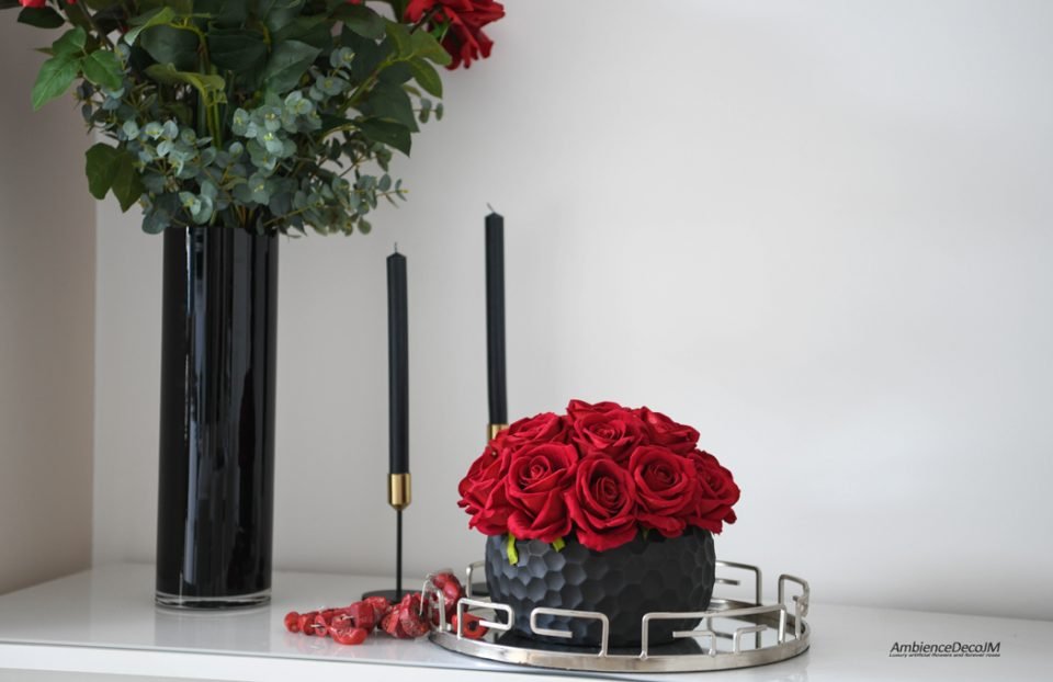 Velvet rose arrangement in a black bowl